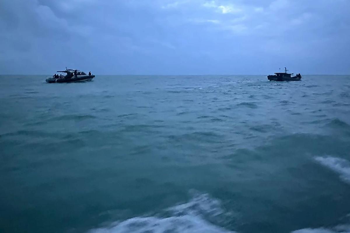 FOTO: TNI AL Gagalkan Penyelundupan Bijih Timah Ilegal di Selat Bangka