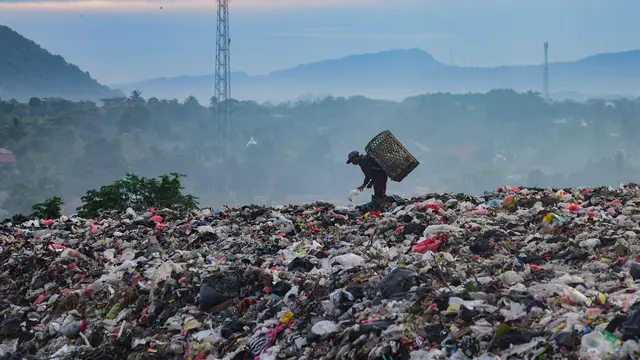 Cegah Pencemaran Mikroplastik, TPA Open Dumping di Jabodetabek Diminta Tutup Tumpukan Sampah