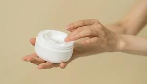 Ilustrasi krim malam. (c) SHVETS production/Pexels.com