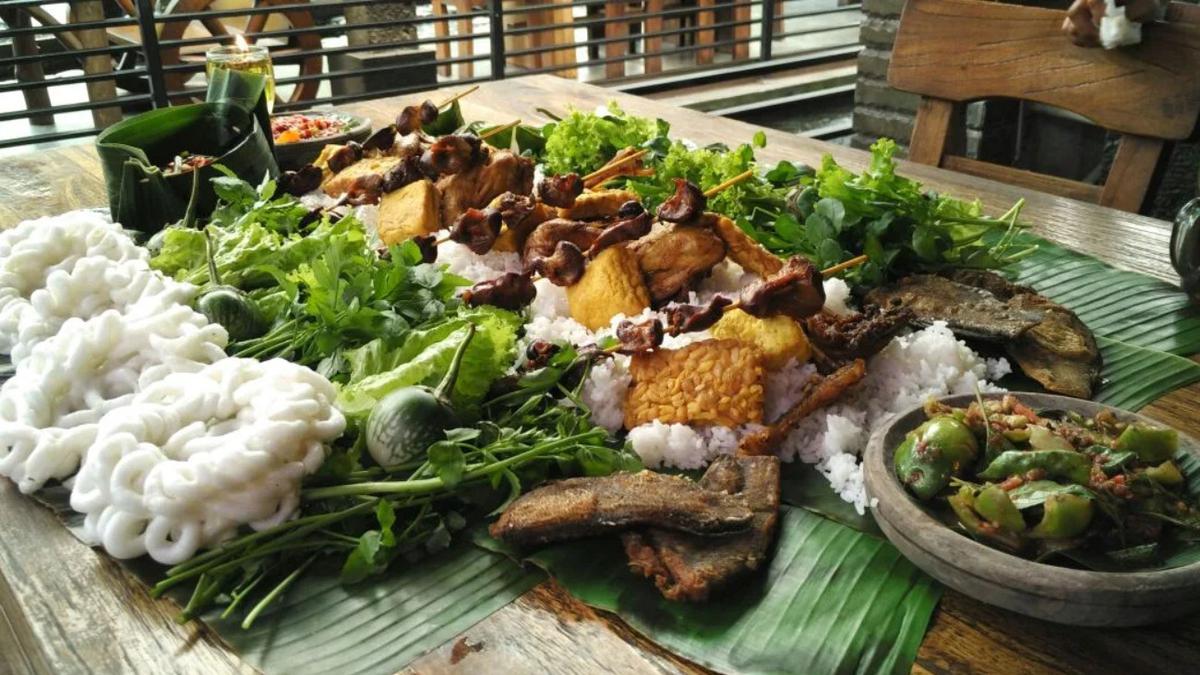 Rekomendasi Tempat Makan Enak di Bandung Barat, Kuliner Keluarga dengan Nuansa Alam Asri
