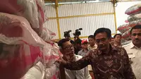 Plt Gubernur DKI Jakarta Djarot Saiful Hidayat meninjau persediaan pangan jelang Ramadan