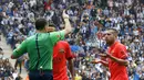 Jordi Alba mendapatkan kartu merah pada menit ke-54 (REUTERS/Gustau Nacarino).