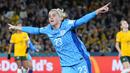 Pemain Timnas Inggris, Alessia Russo melakukan selebrasi setelah mencetak gol ketiga timnya ke gawang Timnas Australia pada laga semifinal Piala Dunia Wanita 2023 di Stadium Australia, Sydney, 16 Agustus 2023. (AP Photo/Abbie Parr)