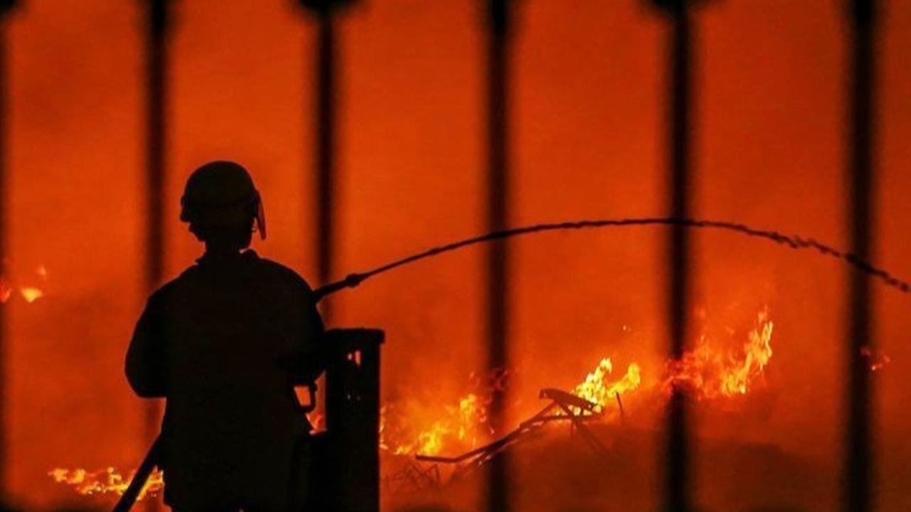 Gedung BPJS Cempaka Putih Terbakar, Api Muncul dari Lantai Tiga di Tengah Malam