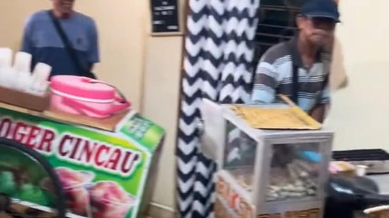 Ada Jajanan Kaki Lima hingga Musik Heboh, Momen Wanita yang Dapati Kejutan Ultah Ini Curi Perhatian