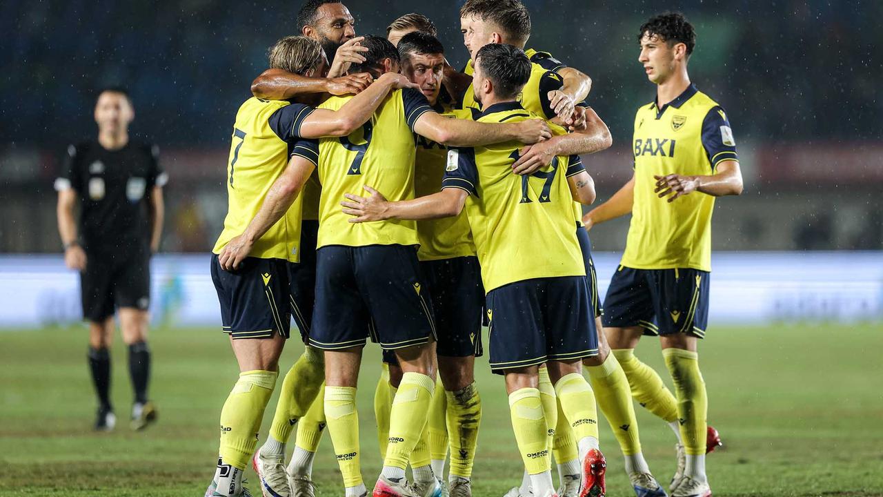 FOTO: Port FC Kalahkan Oxford United, Boyong Trofi Piala Presiden 2025 ke Thailand