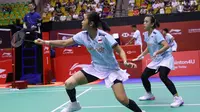 Ganda putri Indonesia Febriana Dwipuji Kusuma/Amalia Cahaya Pratiwi&nbsp;kalah dari Pearly Tan/Thinaah Muralitharan asal Malaysia. Ana/Tiwi kalah 14-21 dan 13-21 pada laga&nbsp;perempat final Hong Kong Open 2024 di Hong Kong Coliseum, Jumat, 13 September. (foto: PP PBSI)