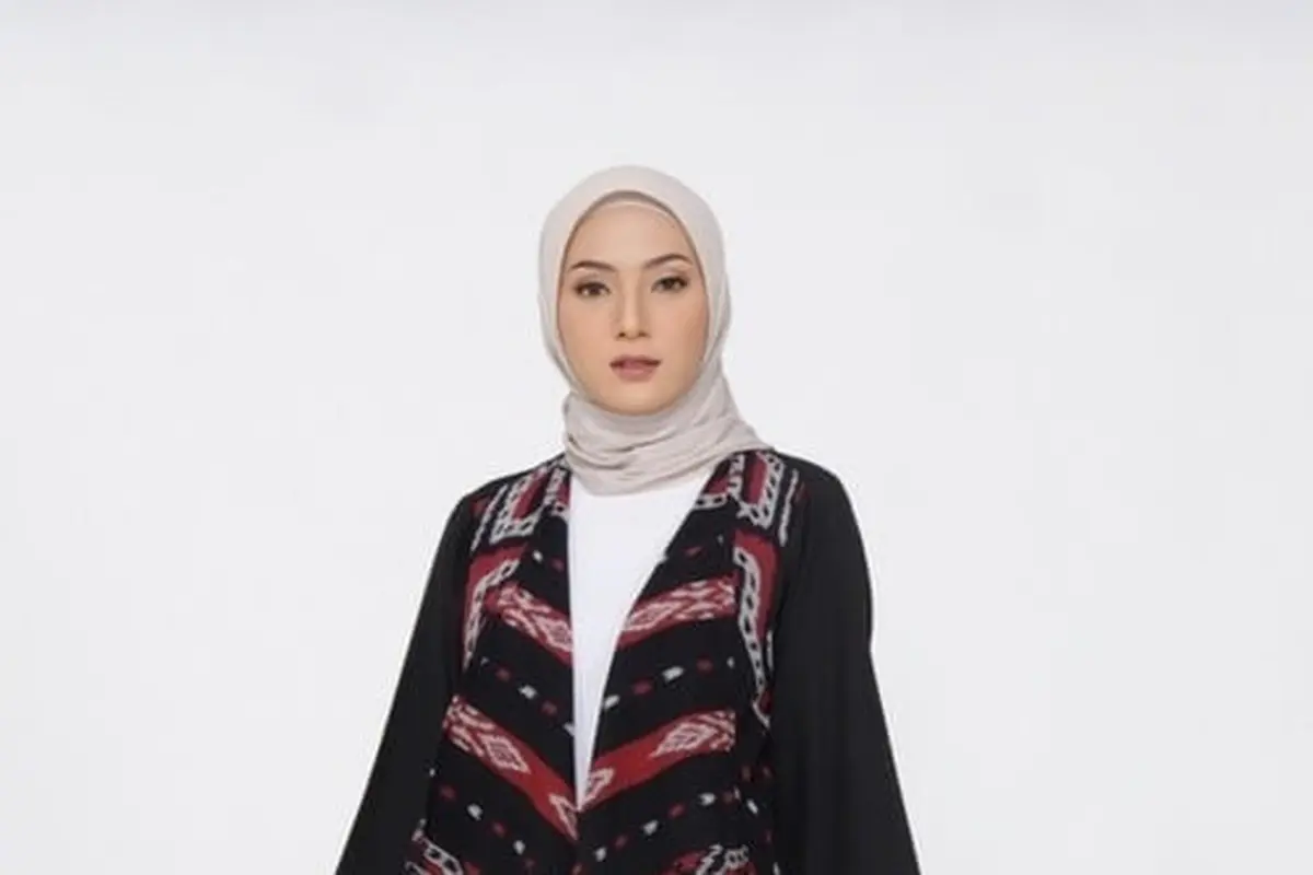 7 Model Cardigan dengan Outer Batik yang Elegan dan Stylish