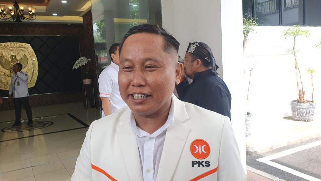 Sementara itu, komedian Sunarji alias Narji yang menjadi calon legislatif untuk DPR sejauh ini meraih 10.682 suara.<br>