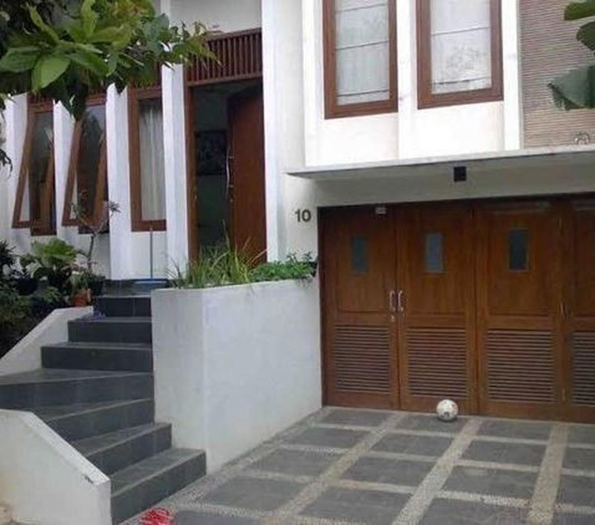 7.&nbsp;Tangga Teras Bentuk L