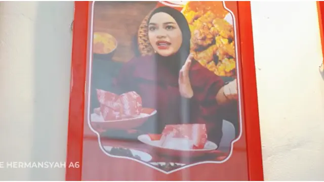 Desain Warung Makan Aurel Hermansyah yang Penyajian Menunya Unik
