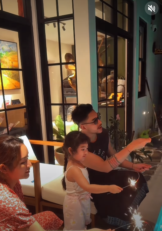 Estetik dan hangat, 5 sudut taman rumah Siti Badriah yang jadi lokasi quality time bareng Xarena