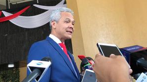 Gubernur Jawa Tengah Ganjar Pranowo tiba di Gedung MPR jelang pelantikan Presiden. (Liputan6.com/Delvira Hutabarat)