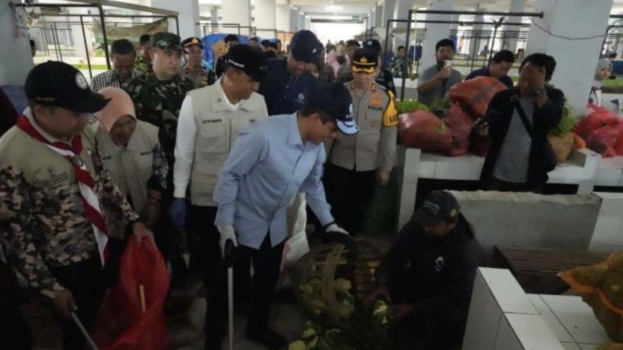 Menteri Lingkungan Hidup Dorong Bojonegoro Maksimalkan Pengelolaan Sampah untuk Raih Adipura