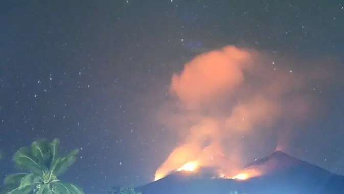 Waspada, Lava Pijar Gunung Karangetang Terus Meluncur hingga 1 Km