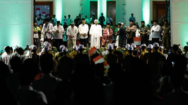 Habib Syech bin Abdul Qodir Assegaf mengapresiasi Gubernur Jawa Tengah (Jateng) Ganjar Pranowo yang rutin menggelar Jateng bersholawat selama 10 tahun terakhir setelah diinisiasi pada 2013 (Istimewa)