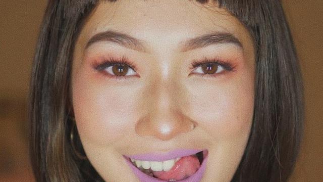 Potret Devina Aureel Dengan Makeup Tebal. (Sumber: Instagram/devinaureel)