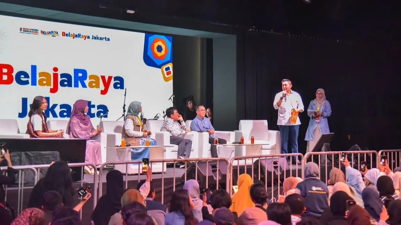 Sekretaris Kabinet (Seskab) Teddy Indra Wijaya menghadiri acara "Belajaraya Jakarta 2026" yang diinisiasi oleh Semua Murid Semua Guru (SMSG) di Taman Ismail Marzuki (TIM), Jakarta Pusat, Sabtu, 2 Mei 2026 (Istimewa)