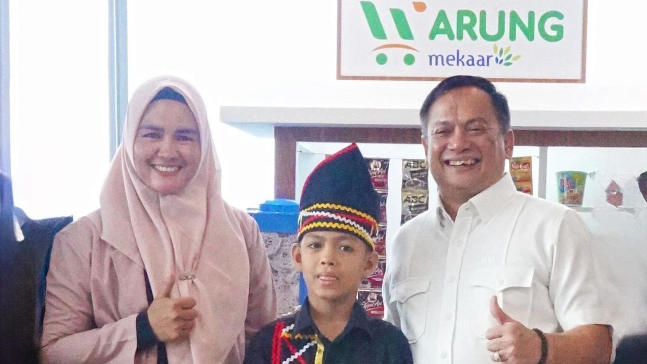 Ibunda Penari Pacu Jalur Rayyan Dikha Nasabah PNM Mekaar, Gelar Lapak saat Anaknya Beraksi