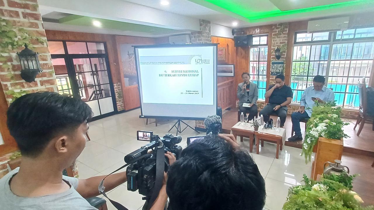 LSI: 50,3 Persen Publik Anggap Penegakan Hukum Melibatkan Aparat Tidak Terbuka
