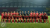 Pemain Timnas Indonesia U-19 berfoto jelang laga latih tanding melawan Patriot Candrabhaga FC di Stadion Patriot, Bekasi, Kamis (27/4). Timnas Indonesia U-19 unggul 2-0 atas Patriot Candrabhaga FC. (Liputan6.com/Helmi Fithriansyah)