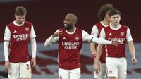 Striker Arsenal Alexandre Lacazette merayakan golnya ke gawang Tottenham Hotspur dalam laga Liga Inggris di Emirates Stadium, Minggu (14/3/2021). (Nick Potts/Pool via AP)