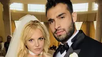 Pernikahan Britney Spears dan Sam Ashgari di rumahnya yang terpencil di Los Angeles, Amerika Serikat (dok.Instagram/@britneyspears/https://www.instagram.com/p/CepUVQOpaup/Komarudin)