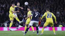 Tiga gol dari Skotlandia masing-masing disumbangkan oleh John McGinn dan dua gol lewat aksi Lyndon Dykes. (AP/Scott Heppell)