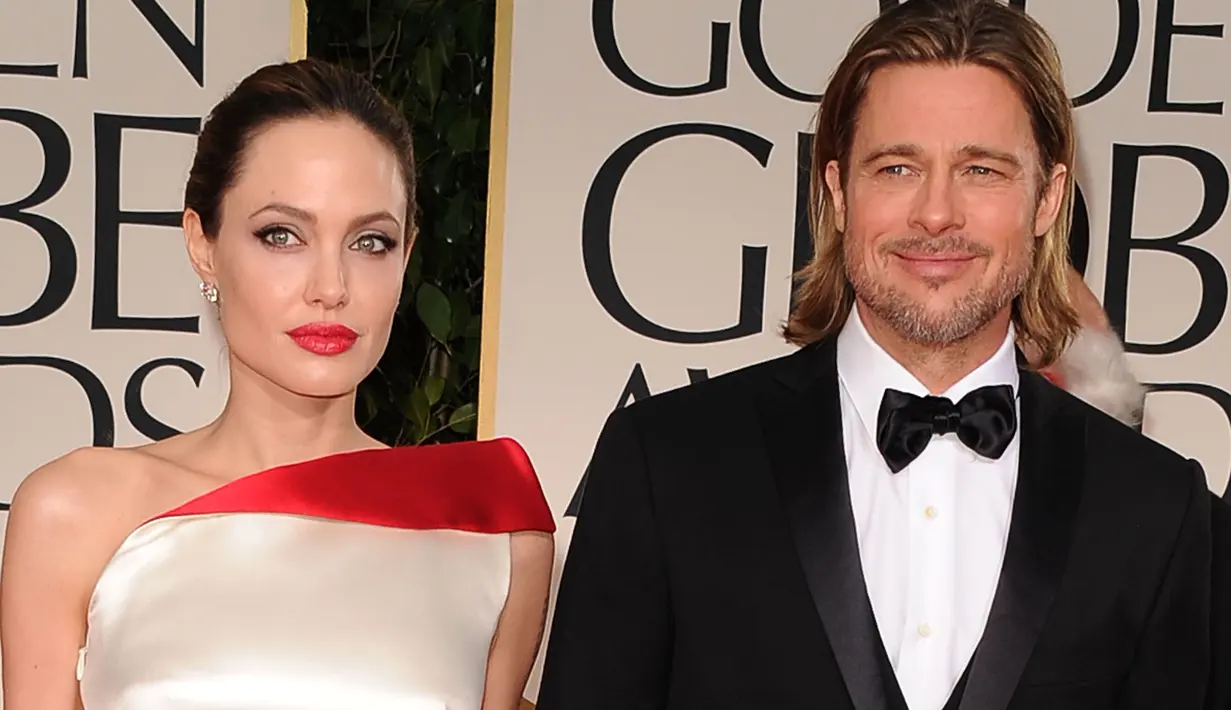 Untuk bertahun-tahun, Brad Pitt menjadi pasangan Angie di Golden Globes. Sempat jadi pasangan paling romantis, mereka pun menjadi pusat perhatian. (Jason Merritt / GETTY IMAGES NORTH AMERICA / AFP)