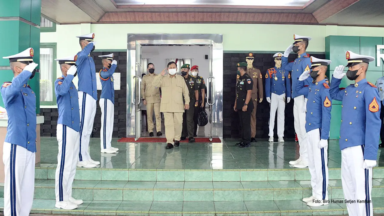 Menhan Prabowo Subianto mengunjungi Akademi Militer (Akmil) di Magelang, Jawa Tengah, Sabtu (5/2/2022).