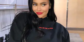 Kylie Jenner mengeluarkan tiga warna baru untuk brand lipsticknya. (instagram/kyliejenner)