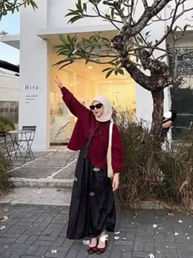 Modis dan Cool dengan Outer Modern Burgundy