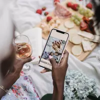 Kebiasaan membandingkan diri dengan unggahan orang lain bisa memengaruhi cara seseorang memandang kesuksesan dan nilai dirinya. (Foto/Dok: Pexels)