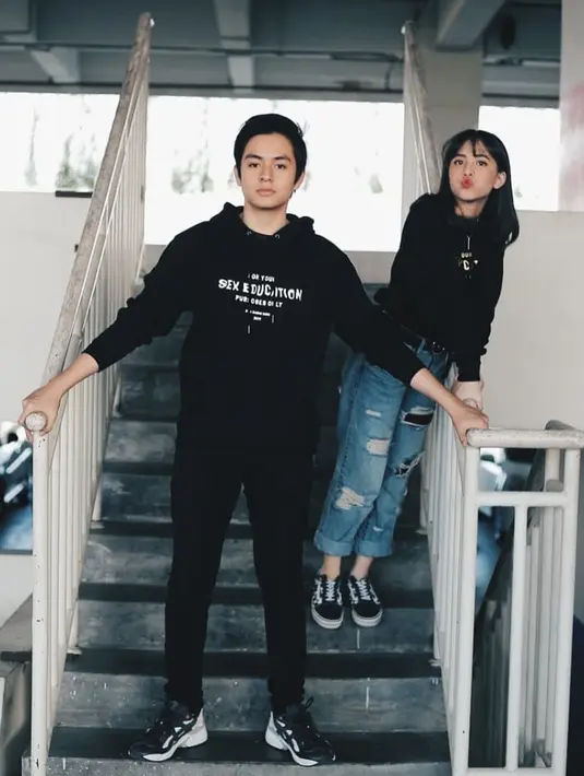 Adanya chemistry yang apik antara Zara dan Angga membuat kedua bintang utama ini dinilai cocok menjadi pasangan kekasih sungguhan. Bagaimana menurut kalian? Cocok kan? (Liputan6.com/IG/@anggayunandareal16)