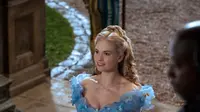  "Lily James adalah seorang Cinderella. Dia sangat manis."