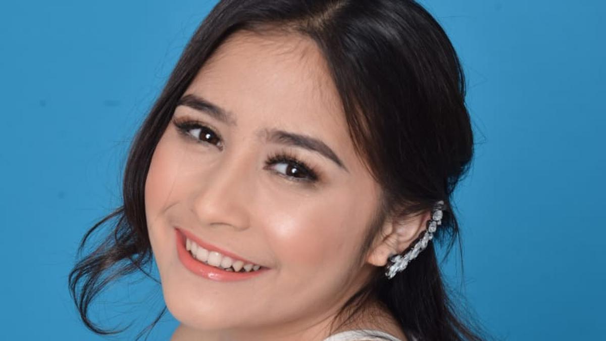 Prilly Latuconsina Ikut 10 Years Challenge, Wajahnya Mirip Nagita Slavina -  ShowBiz Liputan6.com