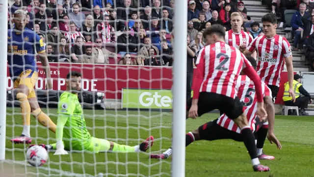 Foto: Ketat, Kurang dari 3 Jam Newcastle Rebut Kembali Posisi Tiga dari MU di Liga Inggris