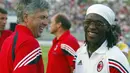 Clarence Seedorf menjadi satu-satunya pemain yang sukses memenangkan Liga Champions dengan tiga klub berbeda. Ia bertemu dengan Ancelotti saat bermain di AC Milan. Seedorf telah memainkan 325 pertandingan untuk delapan kemenangan trofi Ancelotti di Rossoneri. (AFP/Patrick Hertzog)