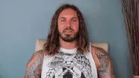 Vokalis As I Lay Dying Pura-pura Beragama Demi Band