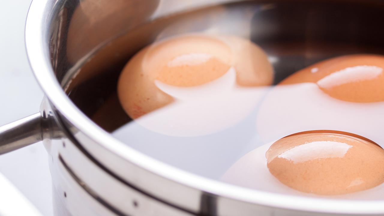 Ilustrasi Merebus Telur