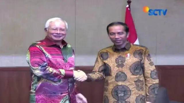 Presiden Joko Widodo atau Jokowi bertemu dengan Perdana Menteri Malaysia Mohamad Najib di Kota Kuching, Serawak, Malaysia.