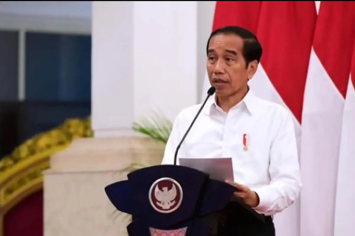 Presiden Joko Widodo (Jokowi) memberikan pidato dalam sidang kabinet paripurna di Istana Negara, Jakarta, Senin, 3 Juli 2023. (Foto: Instagram @jokowi)