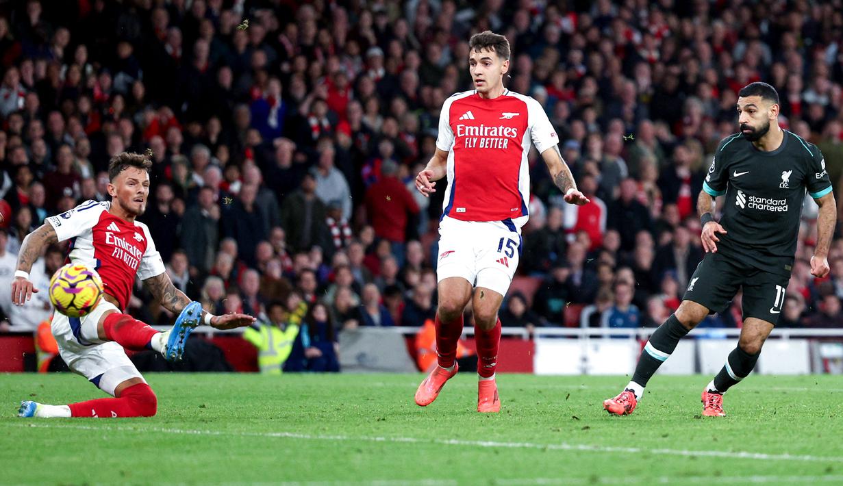 Hasil imbang ini mengubah wajah papan atas klasemen sementara. Liverpool di peringkat dua dengan 22 poin. Arsenal mengekor dengan 18 poin. (AFP/Adrian Dennis)