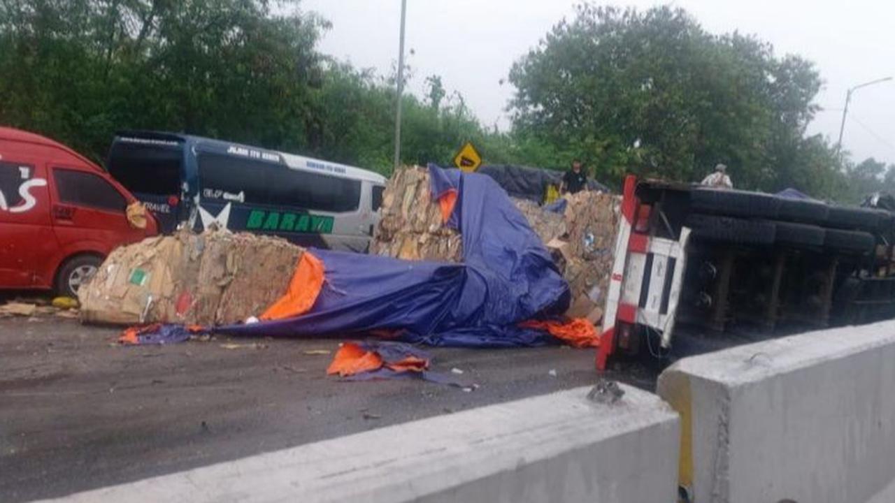 Imbas Kecelakaan Beruntun, Ini Rute Pengalihan Arus Kendaraan di Tol Cipularang