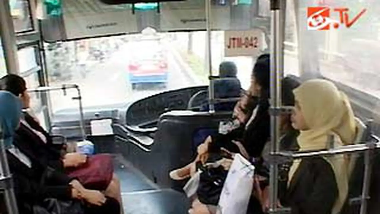 111220cbusway-wanita.jpg