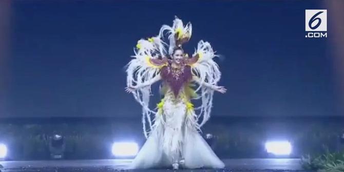 VIDEO: Memukau, Kostum Nasional Sonia Fergina di Miss Universe 2018