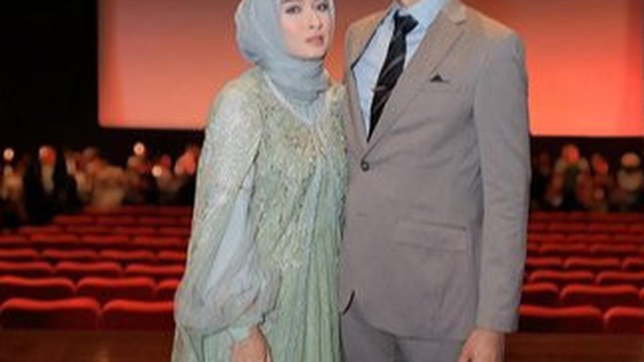 7 Momen Fedi Nuril dan Istri Tercinta di Premier Film, Gak Kalah Cantik dari Penampilan Artis Lainnya