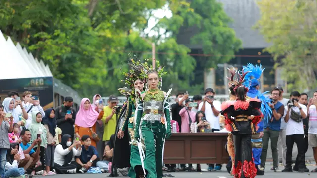 Buasa hasil kreasi para anak muda di Banyuwangi dalam Fasion Ethno Wear (Istimewa)