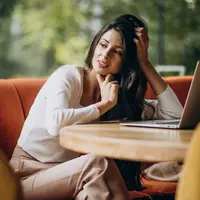 Menyikapi keadaan./Copyright&nbsp;freepik.com/author/senivpetro