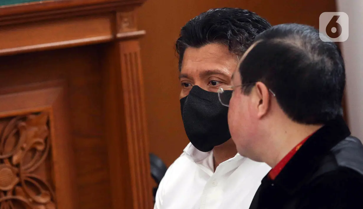 Terdakwa kasus dugaan pembunuhan berencana terhadap Brigadir Nofriansyah Yosua Hutabarat atau Brigadir J, Ferdy Sambo saat menjalani sidang lanjutan di Pengadilan Negeri Jakarta Selatan, Selasa (6/12/2022). Sidang tersebut beragendakan pemeriksaan saksi yang dihadirkan Jaksa Penuntut Umum (JPU), di antaranya enam terdakwa kasus perintangan penyidikan. (Liputan6.com/Herman Zakharia)